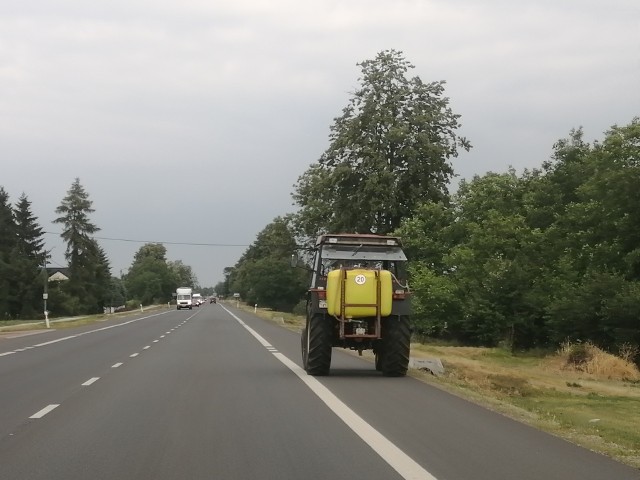 Powiat sandomierski jest specyficzny jeśli chodzi o ilość wyjeżdżających na drogi publiczne ciągników rolniczych.