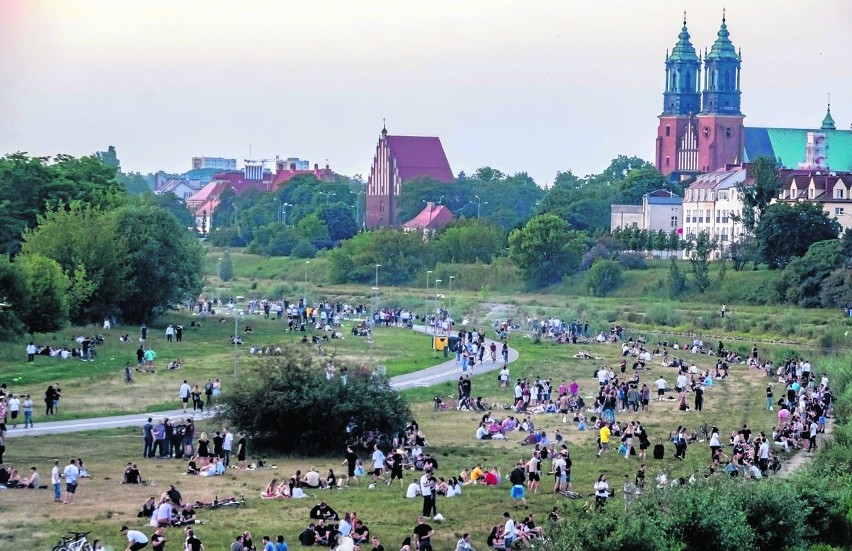 Gdyby ktoś chciał zapytać, ile osób korzysta z pośrednictwa...