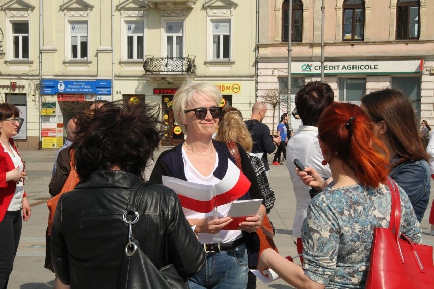 KOD i ludzie lewicy w Kielcach bronili Konstytucji [WIDEO, zdjęcia]