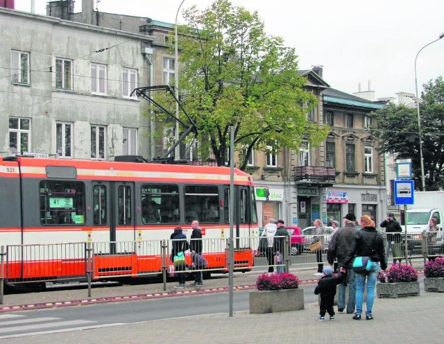 Wzdłuż głównej ulicy rowerzyści pojadą po drodze rowerowej, a tramwaj - ponowym torowisku.