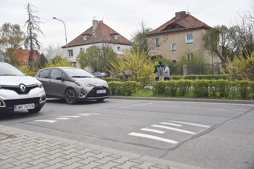 Na Al. Piastów progi zwalniające są rozmieszczone naprawdę...