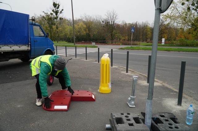 Na czas malowania oznaczeń na ulicach Łazarza, jego mieszkańcy, którzy mają identyfikator, mogą korzystać z parkingu przy Dworcu Zachodnim