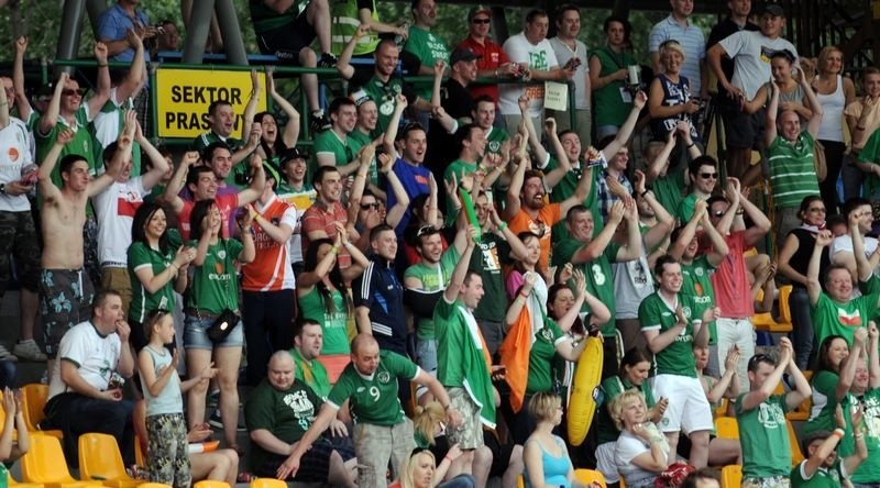 Polska - Irlandia   towarzyskie spotkanie kibiców z Torunia i Irlandii w piłce nożnej