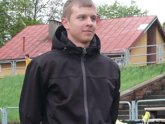 Aleksander Podsiadło z Gryfu Rytwiany wygrał konkurs skoku wzwyż podczas meczu juniorów młodszych w Rzeszowie. 