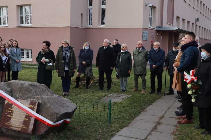 Uroczyste odsłonięcie tablicy upamiętniającej byłych dyrektorów XXVI LO w Łodzi