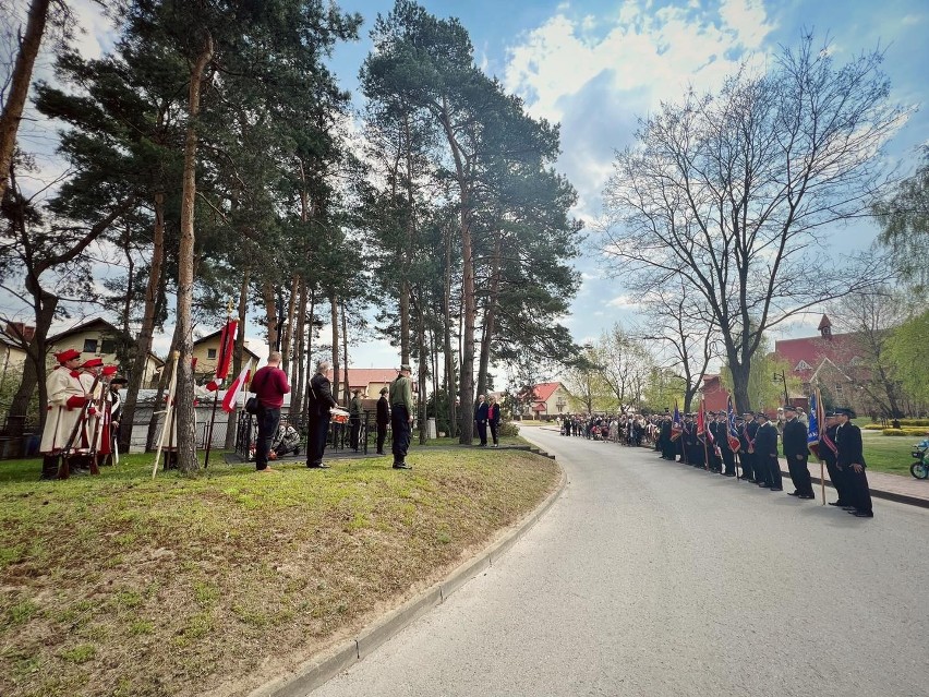 Uroczyste obchody Święta Konstytucji 3 Maja w Połańcu. Świętowano w kościele i Cmentarzyku Kosynierów. Zobaczcie zdjecia