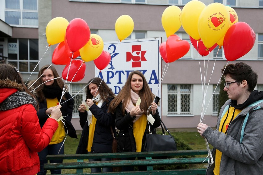 Balony w imieniu chorych dzieci wypuścili wolontariusze...