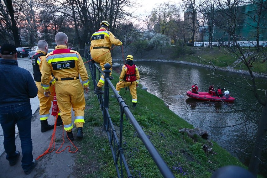 - Proszę uważajcie na siebie i nie chodźcie teraz do klubów...