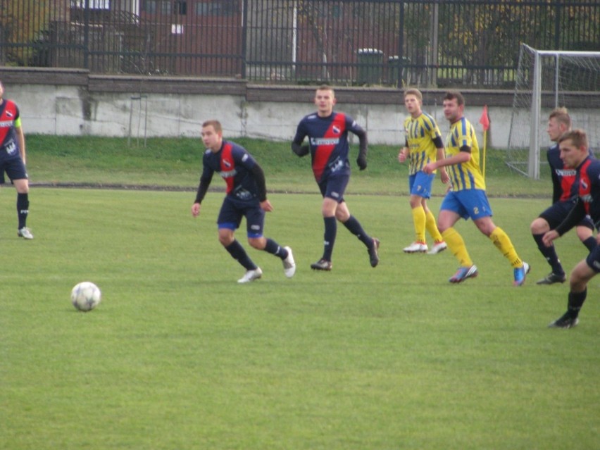 Tur Bielsk Podlaski (na żółto-niebiesko) w Grajewie wygrał...