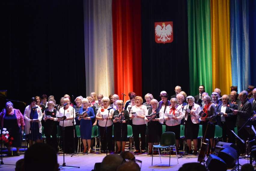 Ostrołęka. Śpiewanie patriotyczne w OCK, 11.11.2019