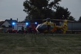 Helikopter Lotniczego Pogotowia Ratunkowego na łąkach w Ostrowcu. Przyleciał po chorego [ZDJĘCIA, WIDEO]