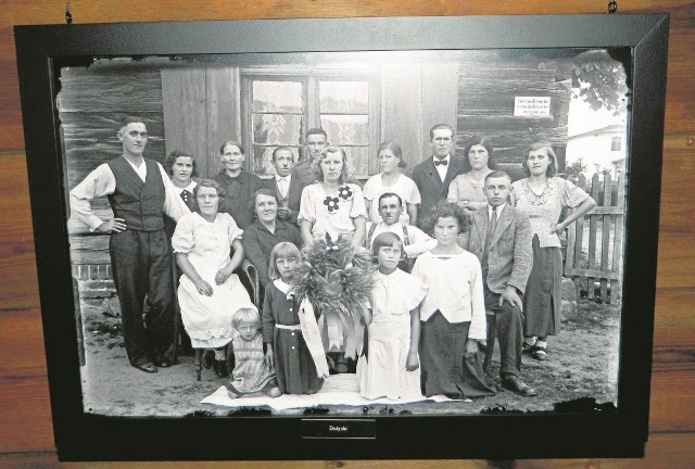 Wystawa "Fotografie od szewca. Roberta Pokory świat na szklanych negatywach" została zorganizowana w Muzeum Etnograficznym im. Marii Znamierowskiej-Prüfferowej w Toruniu