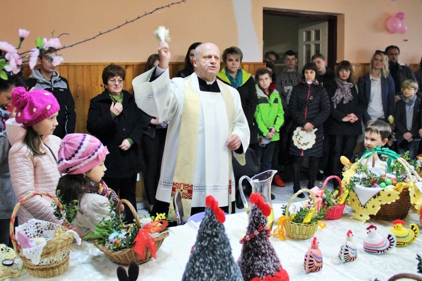 Święcenie pokarmów i Groby Pańskie w mieleckich kościołach.