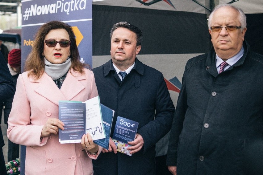 Nowa piątka. Wojewoda Agata Wojtyszek promowała rządowy program na targu w Staszowie (WIDEO, ZDJĘCIA)