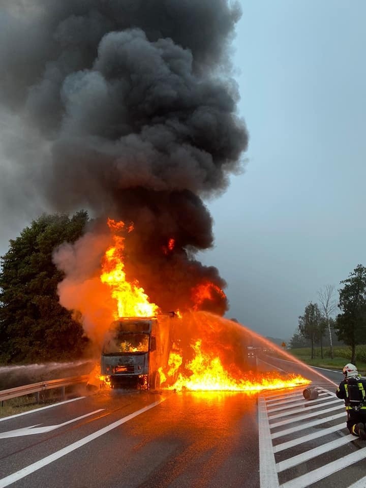 W piątek (26 sierpnia) rano na drodze krajowej nr 10 w...