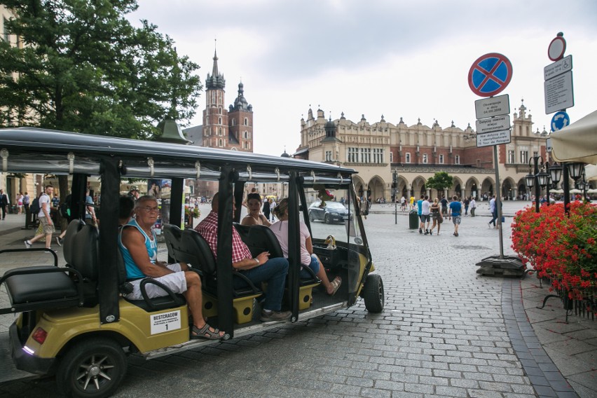 Meleksiarze ignorują nowe przepisy. Chaos w centrum Krakowa trwa