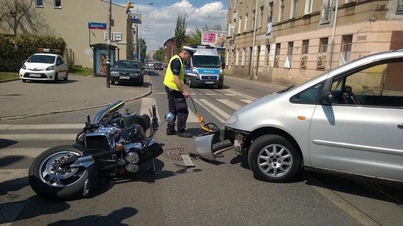 Wypadek na ul. Kilińskiego. Motocyklista w szpitalu