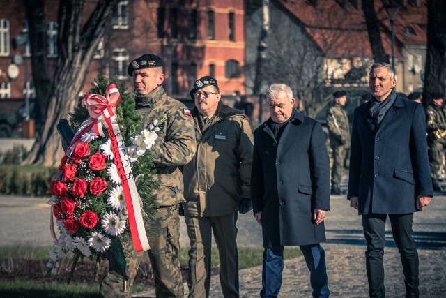 Na pamiątkę wyzwolenia miasta delegacje samorządowców, żołnierzy i organizacji złożyły wiązanki pod 1. Polskiej Dywizji Pancernej i 1. Drezdeńskiego Korpusu Pancernego.