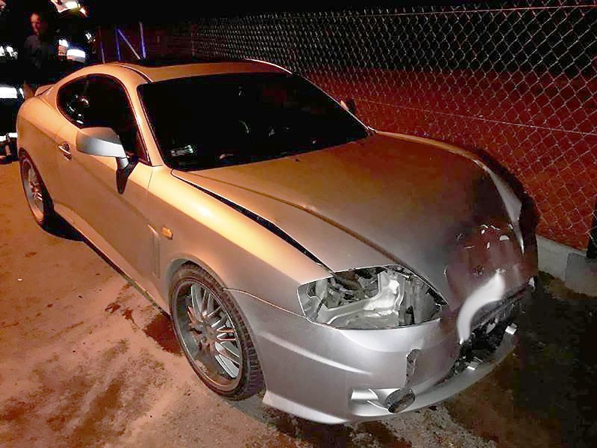 Nocne zderzenie aut w Zarzeczu. Półtoragodzinna akcja strażaków