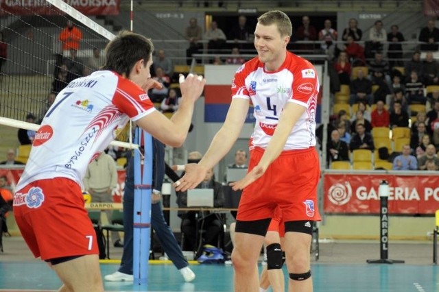 Wojciech Jurkiewicz (z prawej) doznał kontuzji podczas finałowego turnieju Pucharu Polski.
