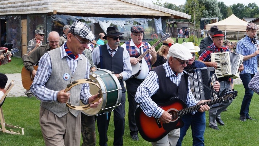 W Kamyku pod Częstochową trwa Festiwal Kapel Podwórkowych