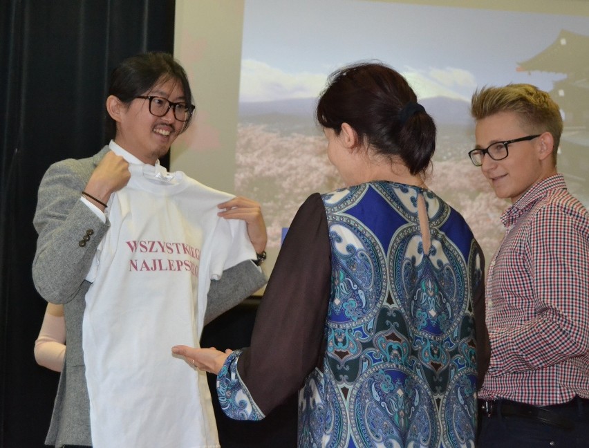 Niezwykły gość z Japonii przekonywał uczniów, że uśmiech pomaga w życiu