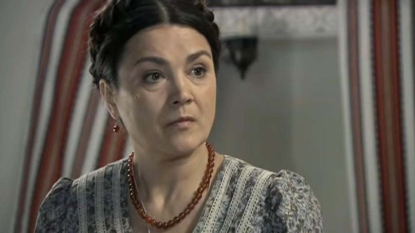 "Kozacka miłość" odcinek 93. Kozacy odnajdują zwłoki topielicy i myślą, że to Oksana! Stiepan obawia się, że zamordowaną jest Aliona! [STRESZCZENIE ODCINKA]