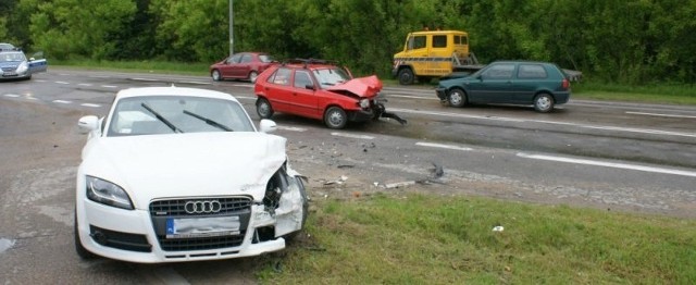 Kierowcy audi nic się nie stało. Ucierpieli jadący skodą i volkswagenem