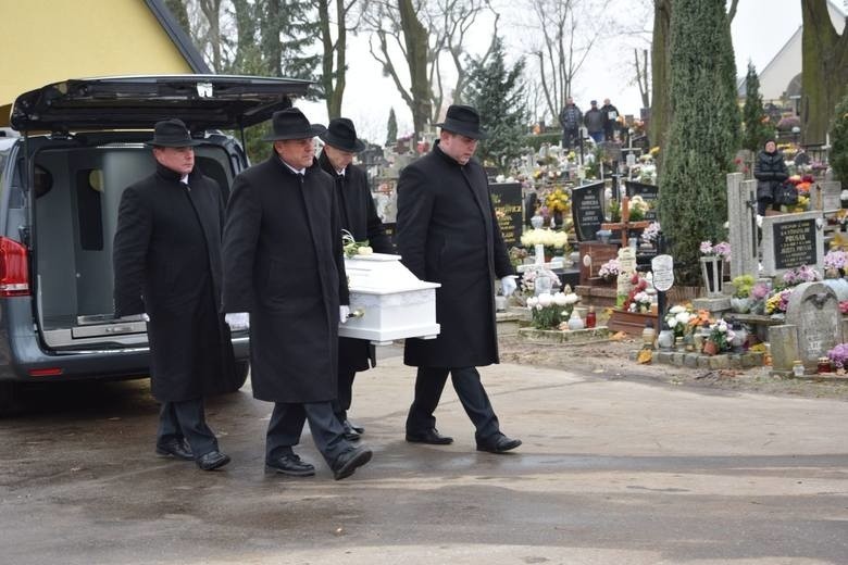 Tomaszek pochowany został na cmentarzu komunalnym w...