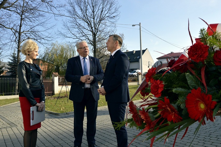 W Bobowej stanie jedna z ławeczek niepodległości finansowanych przez MON [ZDJĘCIA]