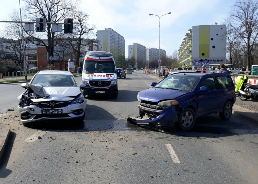 Wypadek na ul. Popowickiej we Wrocławiu 31.03.2021