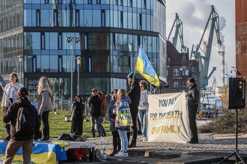 Gdańsk. „Stop finansowaniu wojny”. Protest młodzieży...