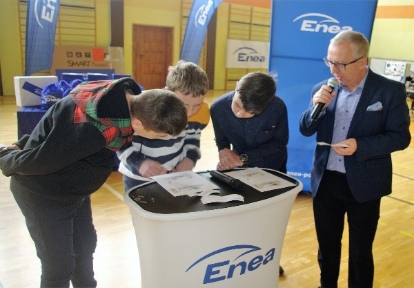 Uczniowie z Zespołu Placówek Edukacyjnych w Ruszczy zwycięzcami konkursu wiedzy o Elektrowni Połaniec. Otrzymali atrakcyjne nagrody 