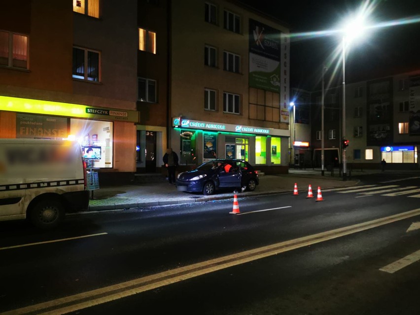 Wypadek w Koszalinie. Autobus uderzył w drzwi auta [zdjęcia]