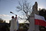 Odnowili cenną figurę Wincentego Kadłubka w gminie Samborzec