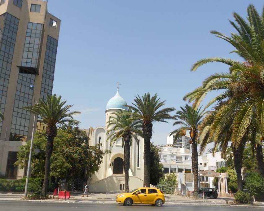 W pobliżu centrum Tunisu - dzielnica z bankami, siedzibami...