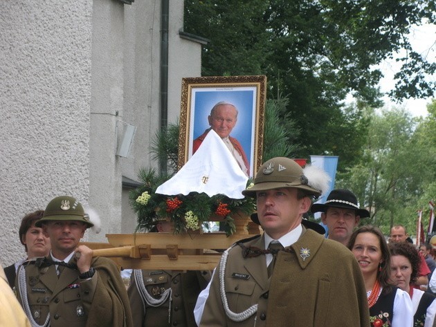 Warto tez pomodlić się przed relikwiami Jana Pawła II w...