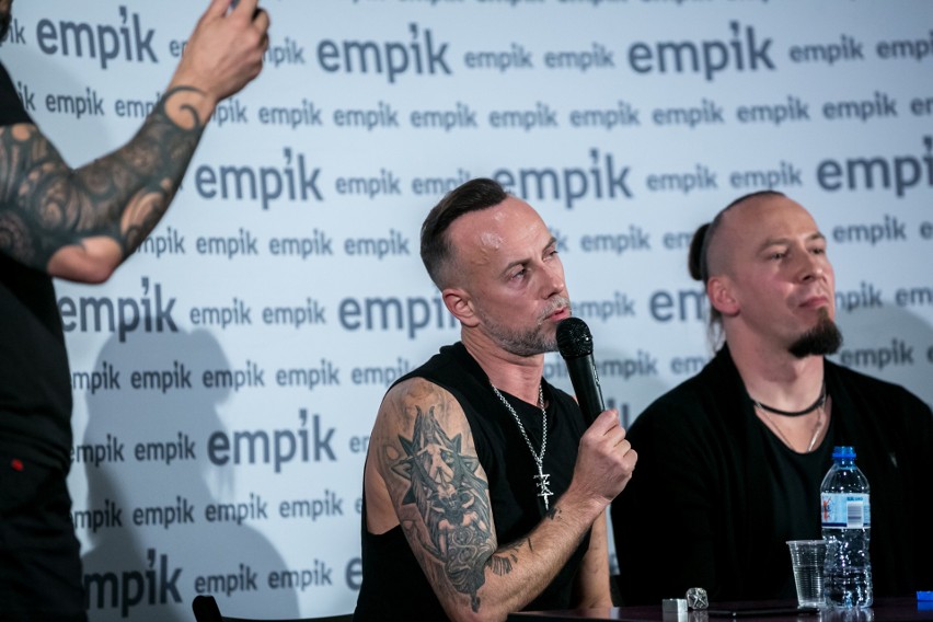 Nergal wraz z zespołem Behemoth spotkał się ze swoimi fanami...