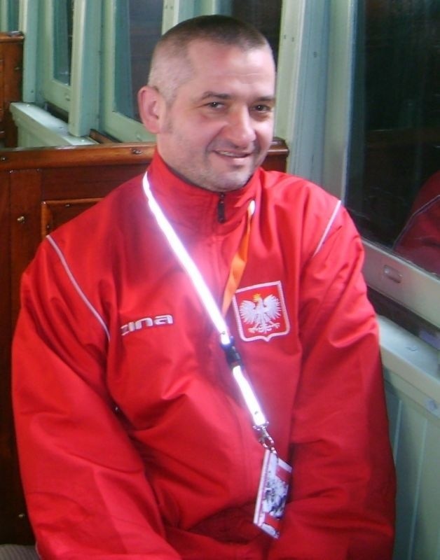 Ksiądz Dariusz Gałek wracał z Portugalii ze złotym medalem w halowej piłce nożnej.