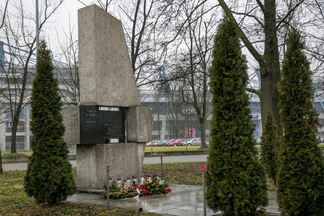 Wisła Kraków chciałaby stary pomnik Henryka Reymana zastąpić nowym