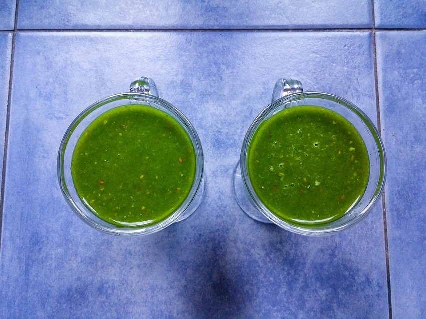 Z kefiru możemy zrobić zdrowy i smaczny zielony koktajl.