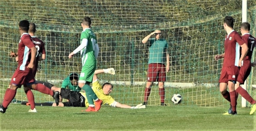 Klasa Okręgowa, Oświęcim: Nadwiślanin Gromiec - Chełmek 2:1....