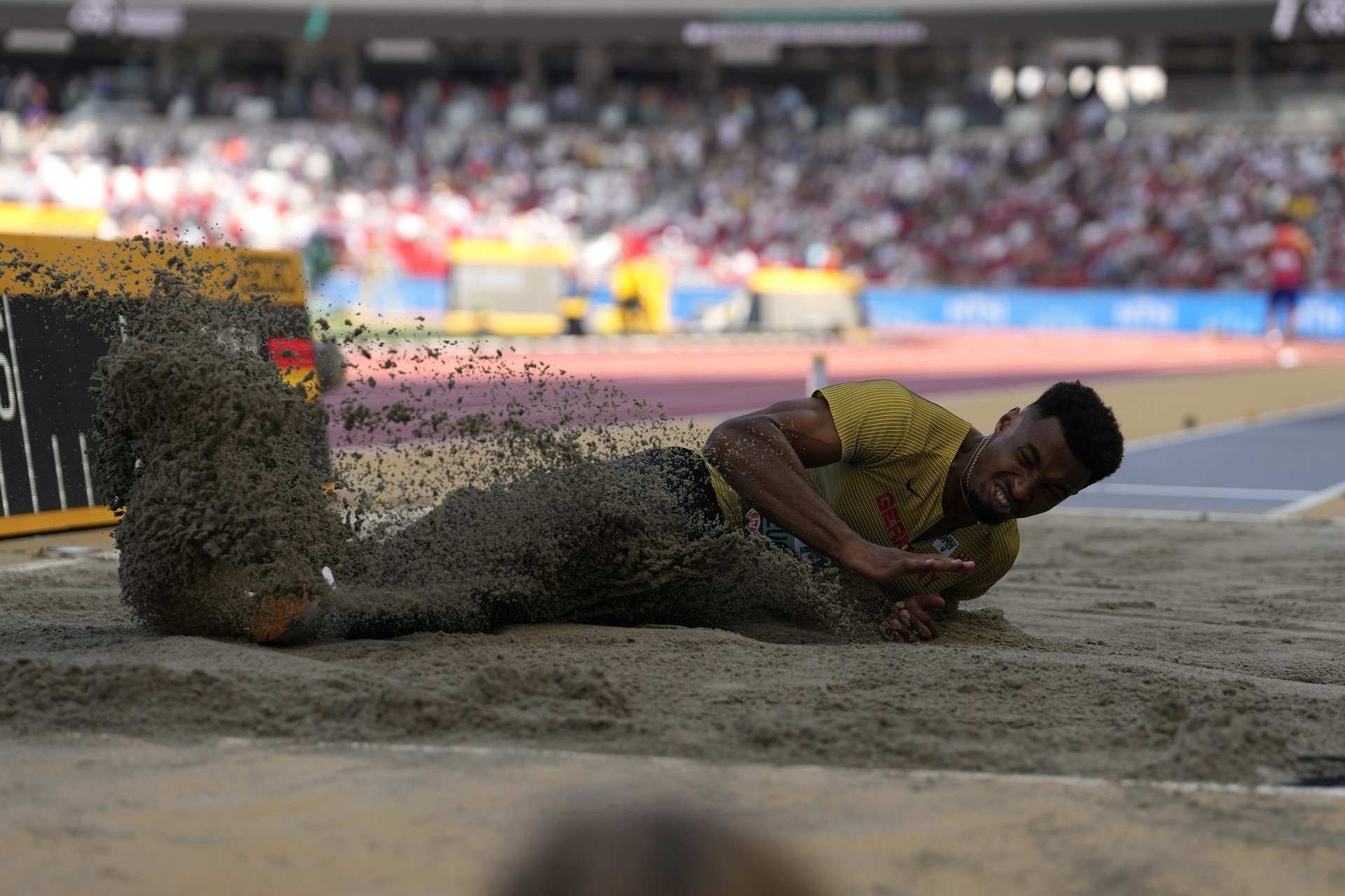 Athlétisme.  Sommes-nous en train de nous plaindre ?  L’Allemagne et la France toujours sans médaille !  Ça devient un peu exotique.  Un étudiant en économie entre dans l’histoire.  RŚ en voie de disparition