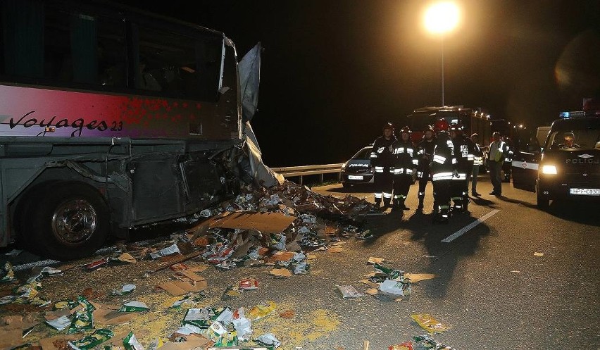 Wypadek autobusu z dziećmi z Buska Zdroju w Piotrkowie Trybunalskim. Jechały na kolonie 