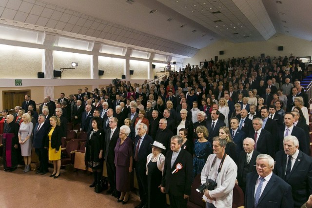 Mieszkańcy powiatu inowrocławskiego znaleźli się wśród uhonorowanych medalem 100-lecia Odzyskania Niepodległości.Medal ten nadany został przez Prezesa Rady Ministrów, a wręczał je wyróżnionym wojewoda Mikołaj Bogdanowicz.Medale otrzymali między innymi mieszkańcy powiatu inowrocławskiego: Adam Banaszak, Rafał Cyms, Henryka Derezińska, Mariusz Kawczyński, Marianna Krawczak, Dariusz Łącki, Joanna Małaczek, Edmund Mikołajczak, Daniel Sendor i Sebastian Witkowski.Medal 100-lecia Odzyskania Niepodległości jest polską odznaką okolicznościowa ustanowiona uchwałą Rady Ministrów z dnia 8 maja 2018 r. dla uczczenia 100-lecia Odzyskania Niepodległości oraz na pamiątkę odrodzenia Państwa Polskiego.Anakonda '18: Ćwiczenia na Wiśle w naszym regionie.