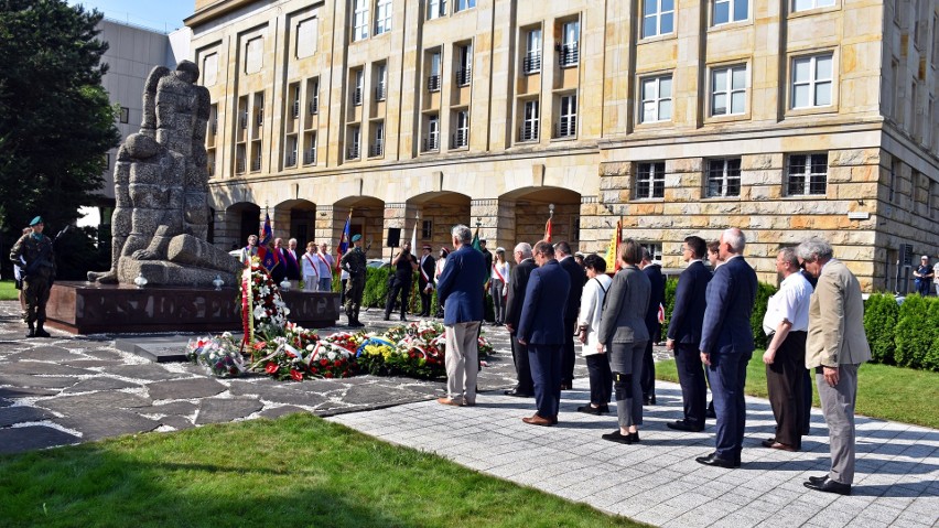 Coroczne uroczystości pod pomnikiem na kampusie Politechniki...