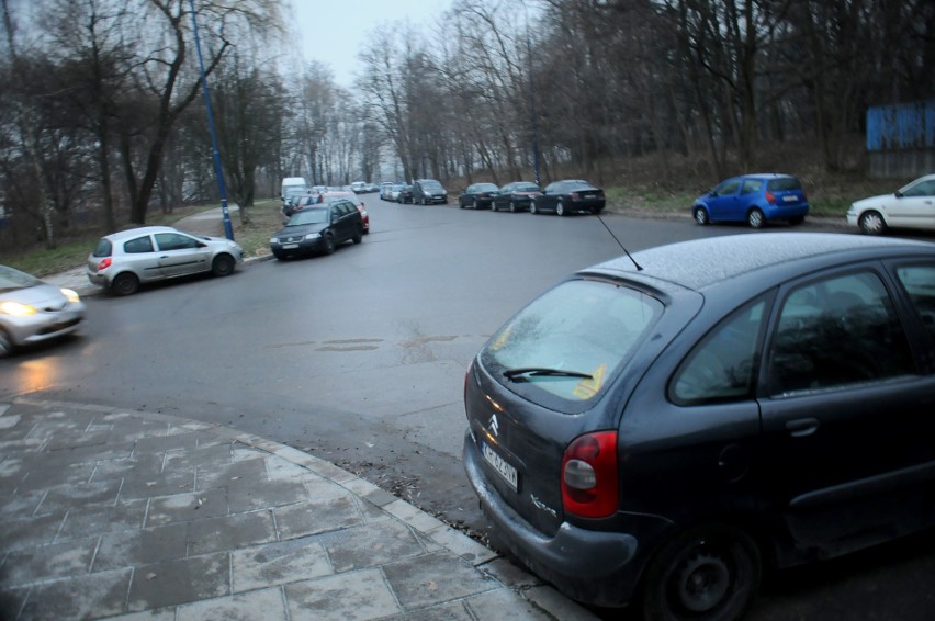 Kraków. Szpital Uniwersytecki się buduje, drogi nie. Wąskie ulice mogą uwięzić karetki i chorych