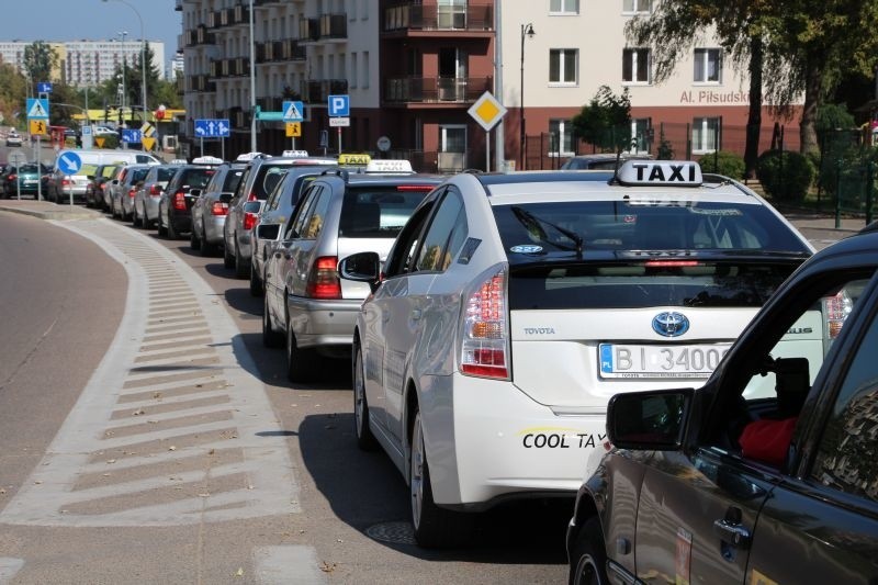 Protest taksówkarzy. 150 aut przejechało przez miasto (zdjęcia, wideo)