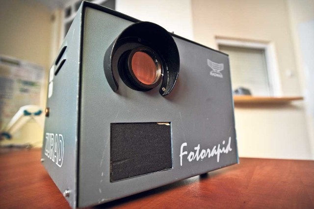Stary fotoradar, należący do Straży Miejskiej w Koszalinie, już od dawna zaległ w szafie. Wczoraj, specjalnie na naszą prośbę, został z niej wyjęty