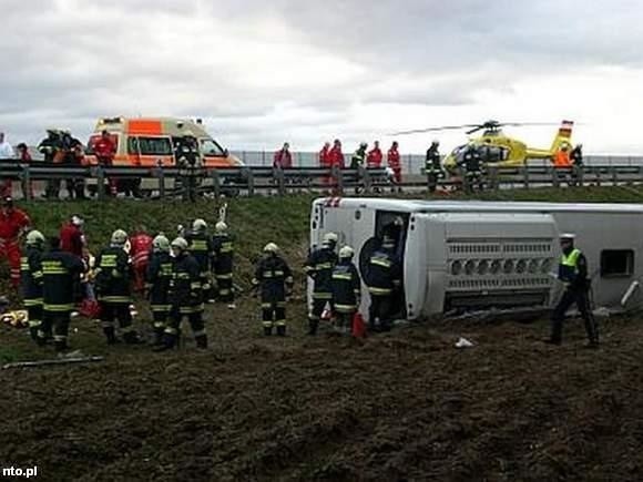 Autostrada A1 w Austrii. Wypadek polskiego autobusu. (www.oeamtc.at/nto.pl)